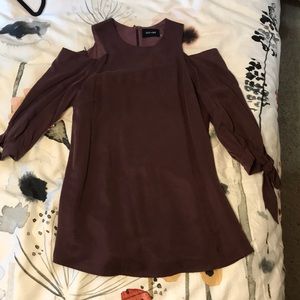 Cold-shoulder, tie on the sleeves, tunic top